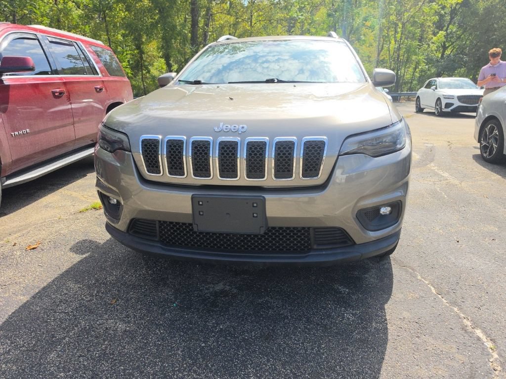 Used 2019 Jeep Cherokee Latitude Plus AWD/4WD image 2