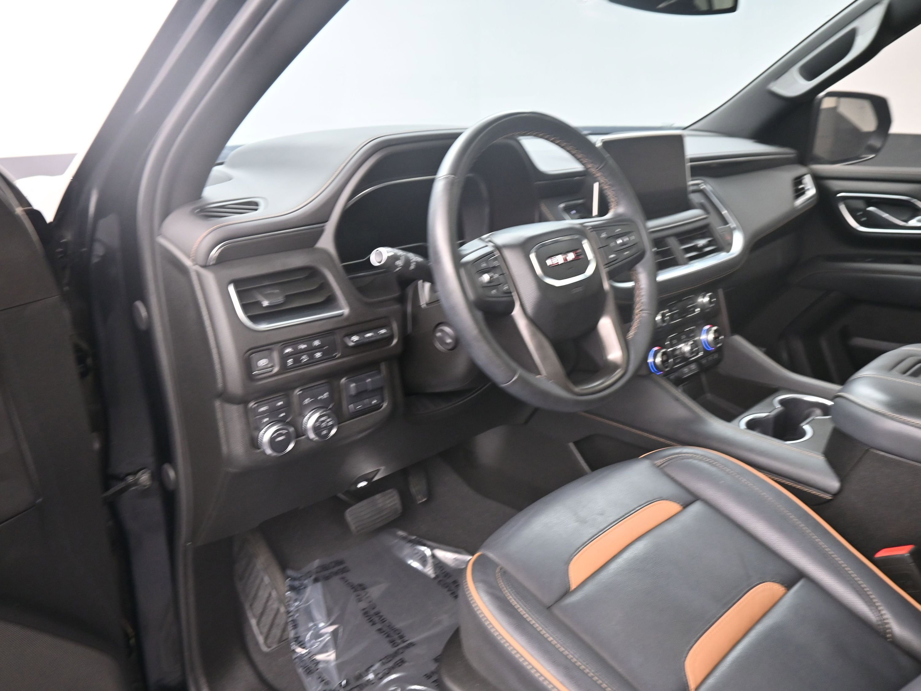 Used 2024 GMC Yukon AT4 w/ Technology Package image 12