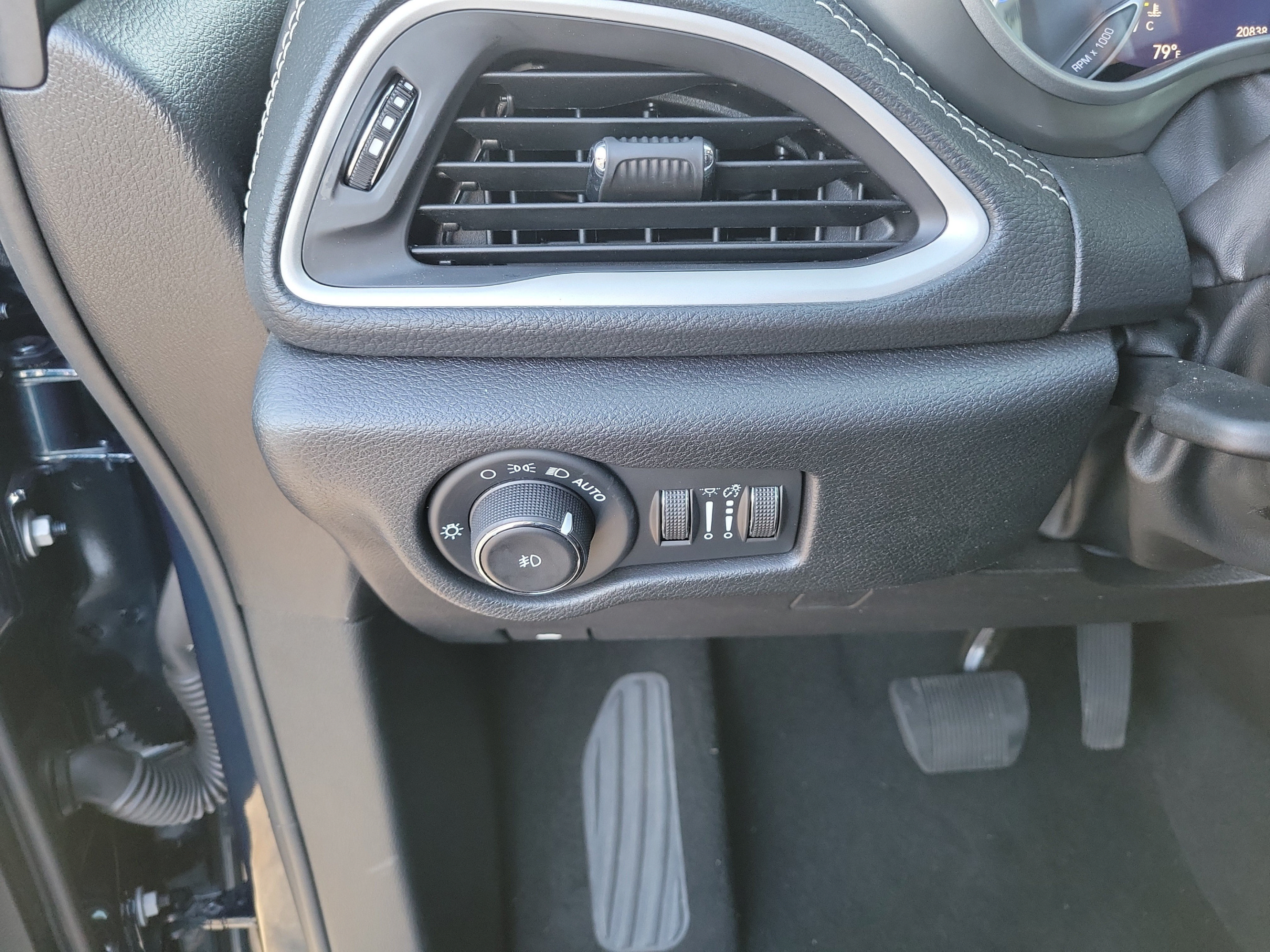 Used 2025 Chrysler Pacifica Select FWD image 29