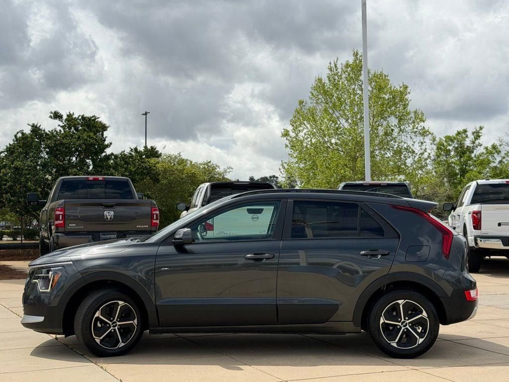 Used 2025 Kia Niro LX FWD image 8