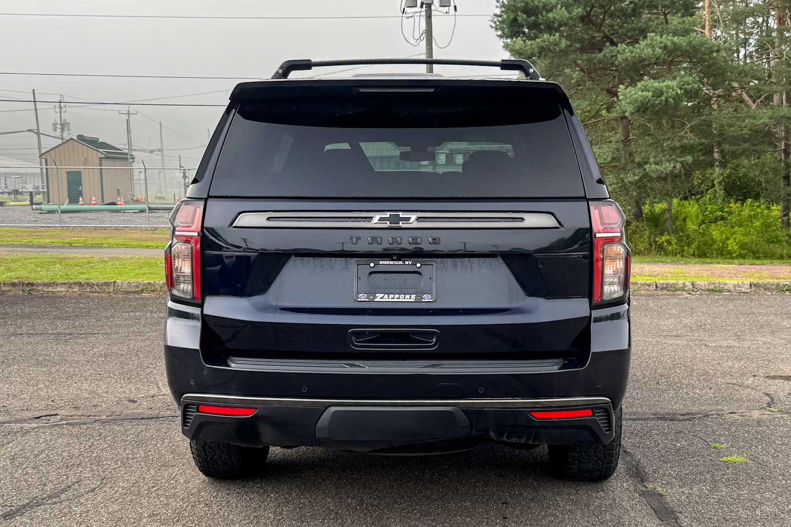 Used 2022 Chevrolet Tahoe Z71 w/ Luxury Package AWD/4WD image 4