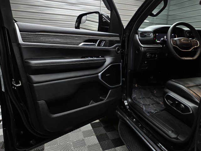 Used 2022 Jeep Wagoneer Series III w/ Flexible Seating Group AWD/4WD image 35
