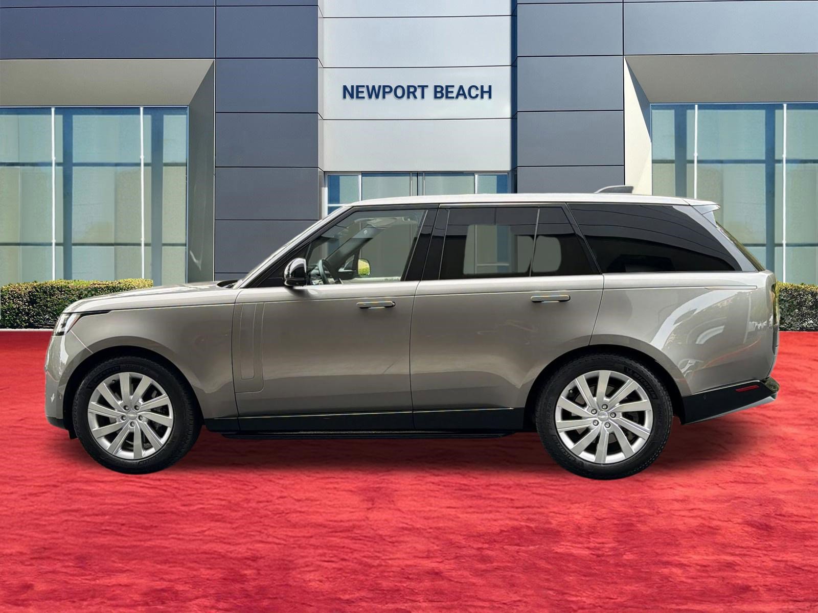 Used 2023 Land Rover Range Rover SE image 2