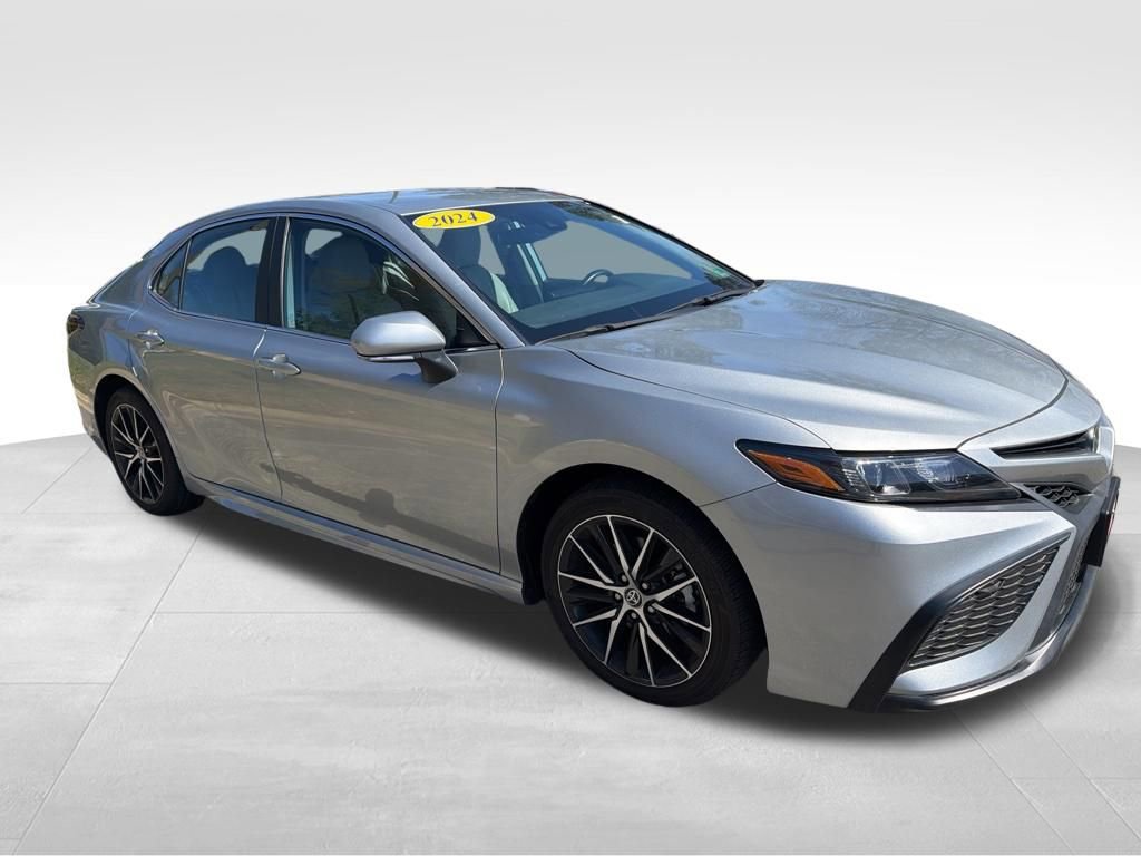 Used 2024 Toyota Camry SE image 6