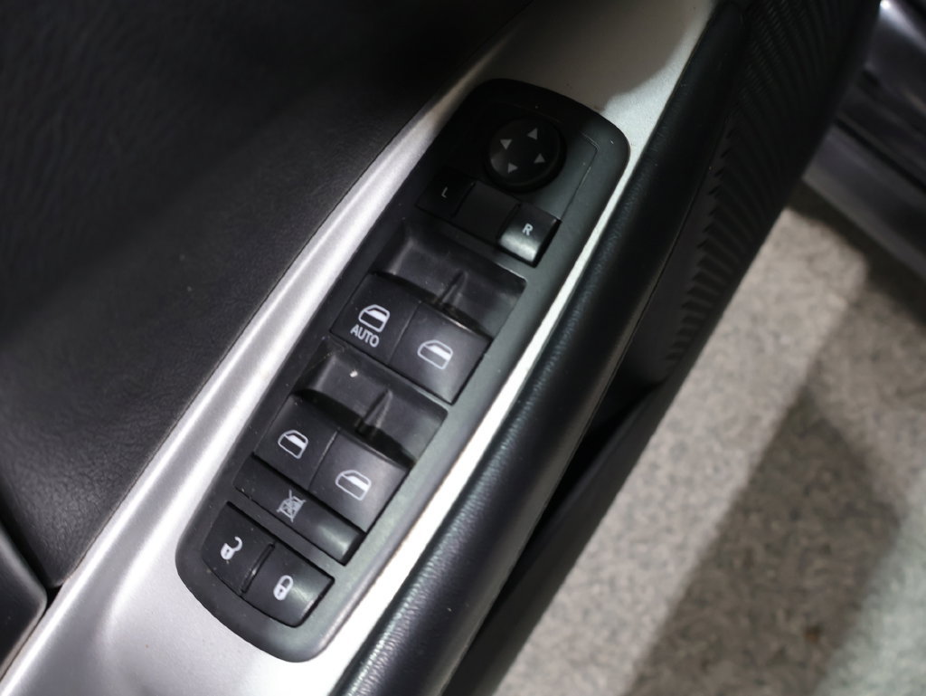 Used 2013 Dodge Journey SXT FWD image 20