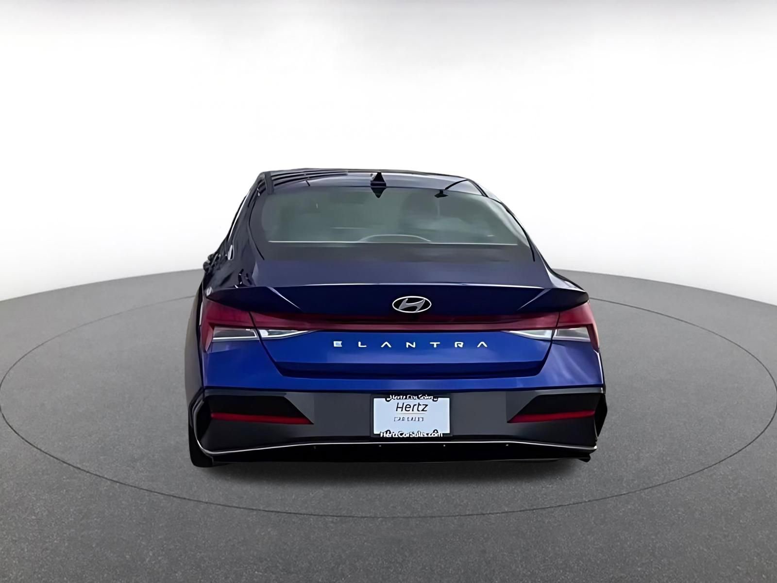 Used 2025 Hyundai Elantra SEL image 11