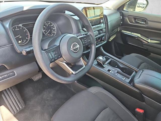 Certified 2025 Nissan Pathfinder S FWD image 11