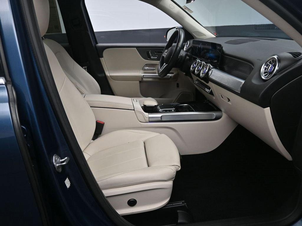 Used 2021 Mercedes-Benz GLB 250 w/ Premium Package image 28