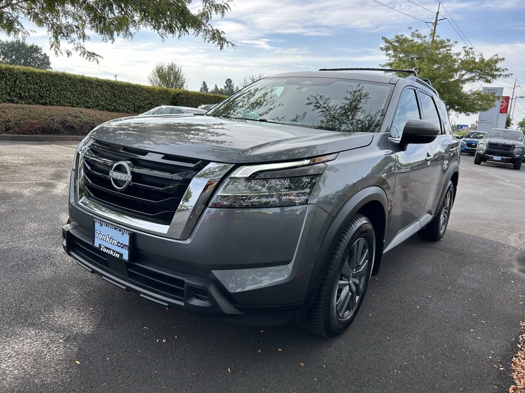 Used 2022 Nissan Pathfinder SV image 3