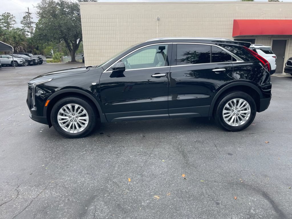 Used 2024 Cadillac XT4 Luxury w/ Cold Weather Package AWD/4WD image 2