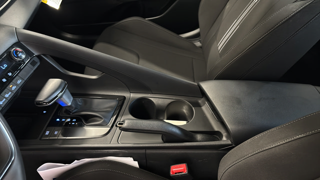 Certified 2025 Hyundai Elantra Sport FWD image 19