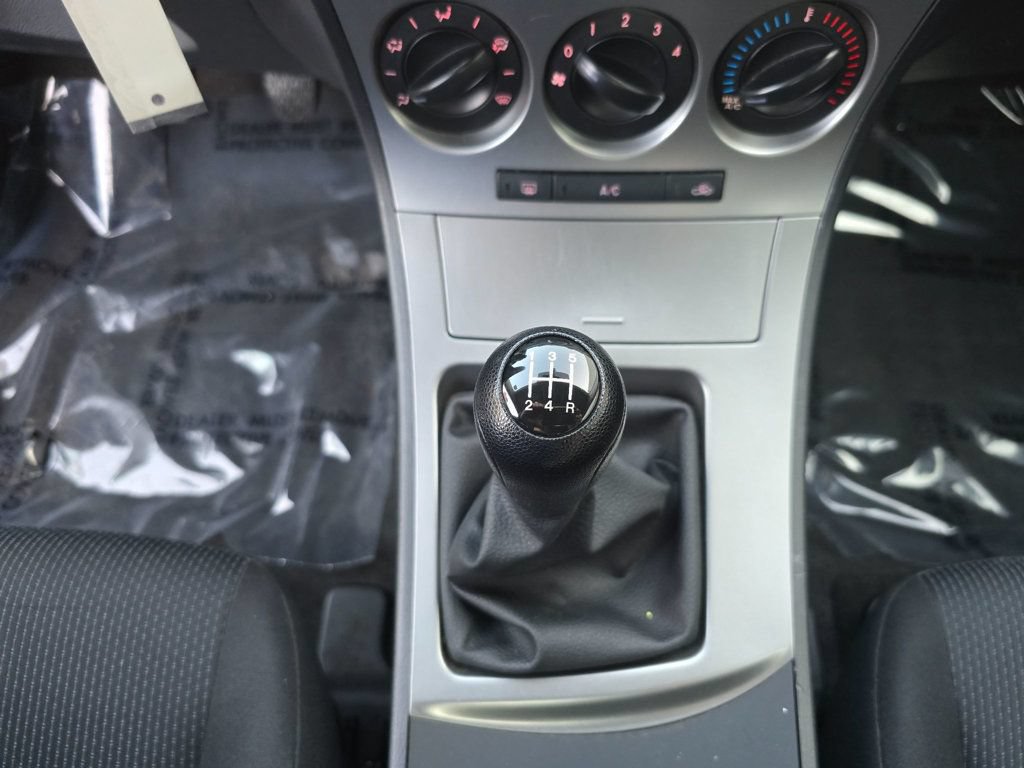 Used 2011 MAZDA MAZDA3 i Touring FWD image 22
