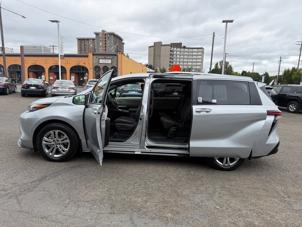 Used 2024 Toyota Sienna Platinum AWD/4WD image 19