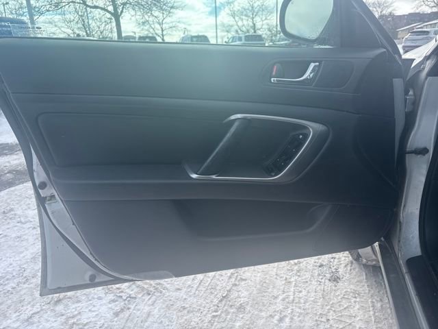 Used 2005 Subaru Outback 2.5i Limited image 10