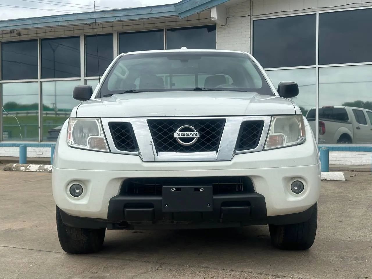 Used 2017 Nissan Frontier SV w/ SV Value Truck Package AWD/4WD image 8