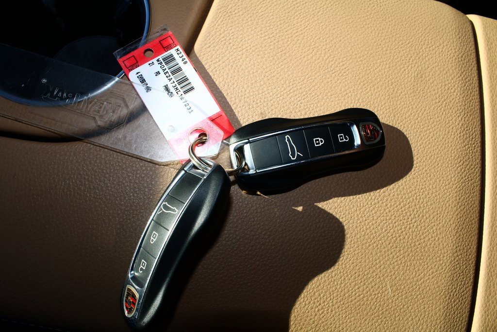 Used 2021 Porsche Panamera 4S image 22