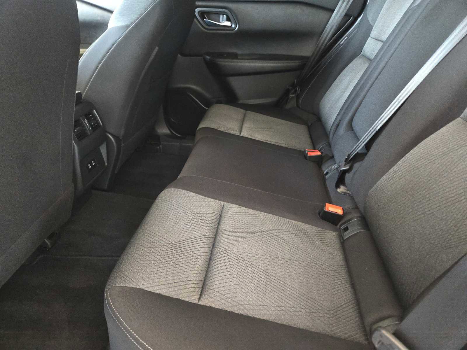 Used 2024 Nissan Rogue SV FWD image 27