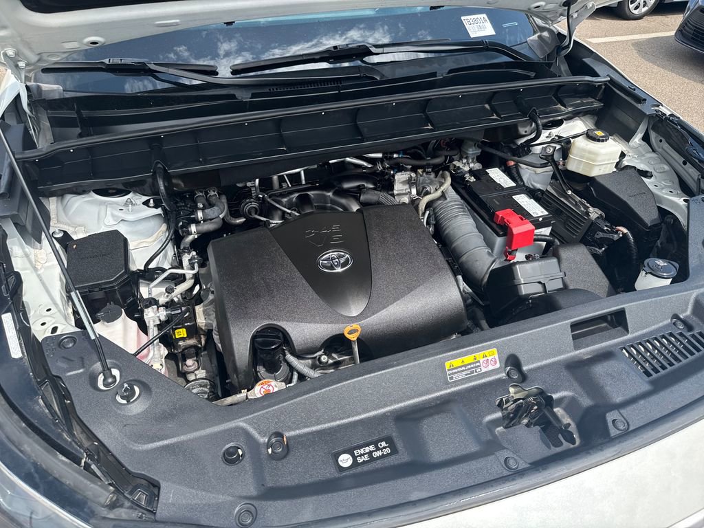 Used 2021 Toyota Highlander XLE AWD/4WD image 50