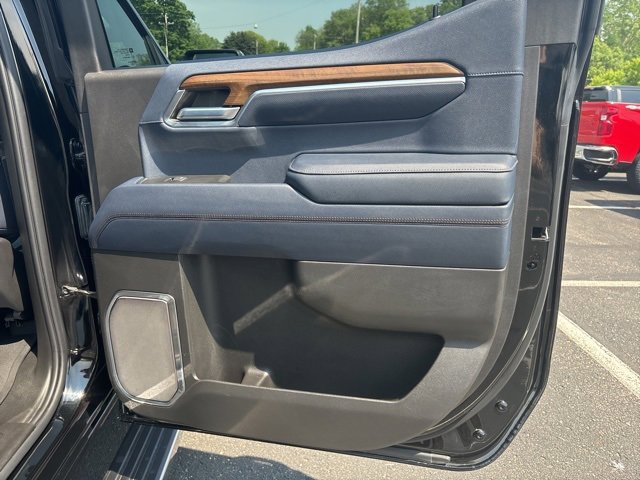 Used 2022 Chevrolet Silverado 1500 High Country w/ Technology Package image 19