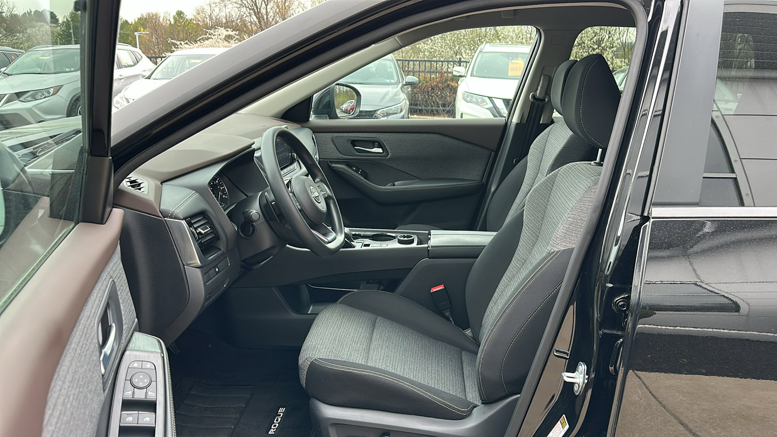 Certified 2022 Nissan Rogue SV image 11