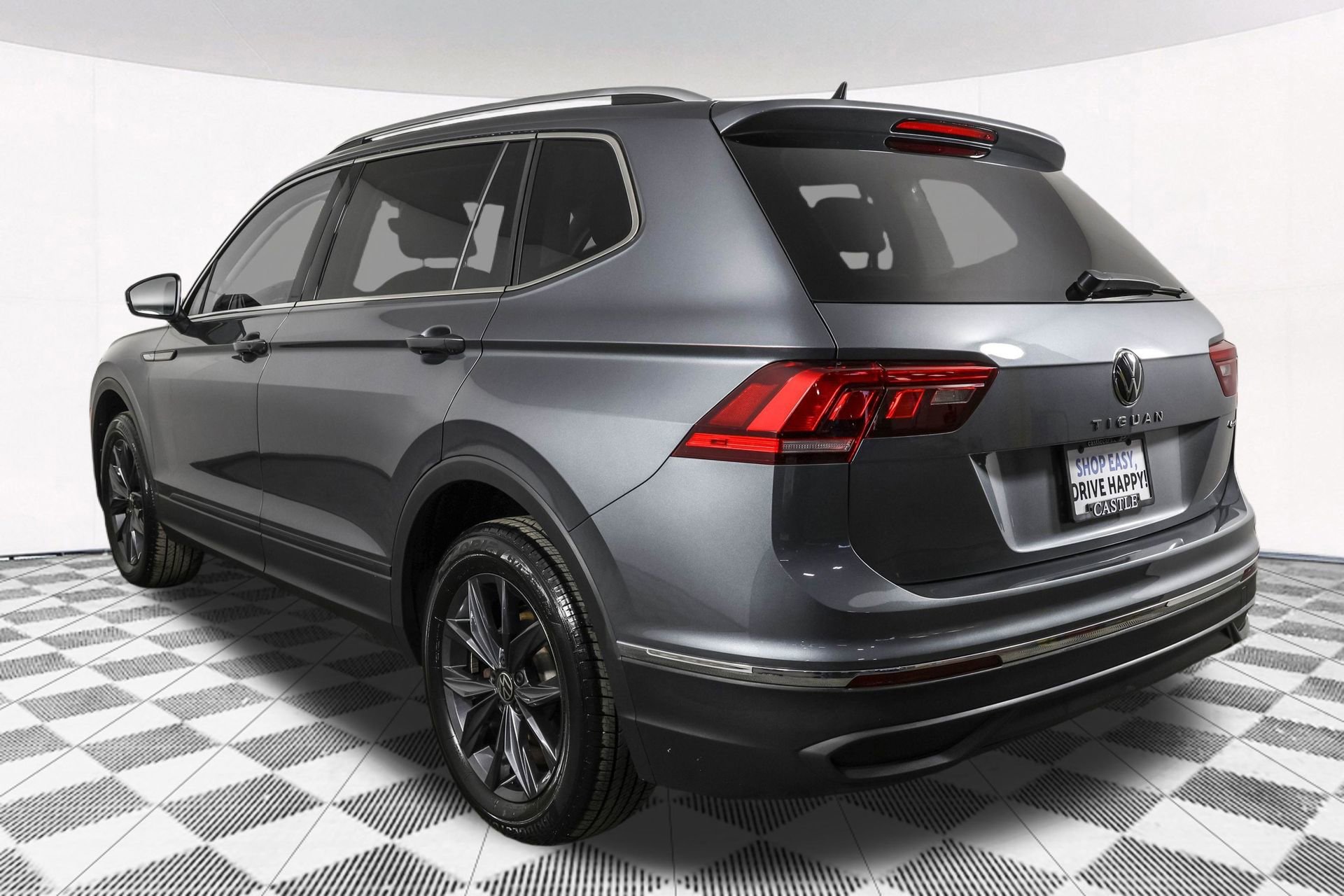 Used 2023 Volkswagen Tiguan SE image 17