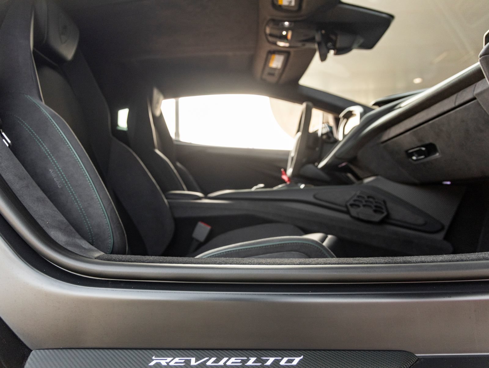 Used 2025 Lamborghini Revuelto AWD/4WD image 40