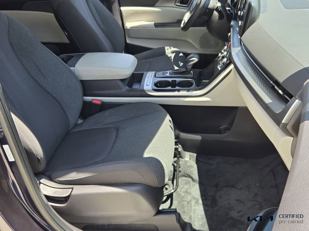 Used 2024 Kia Carnival LX FWD image 18