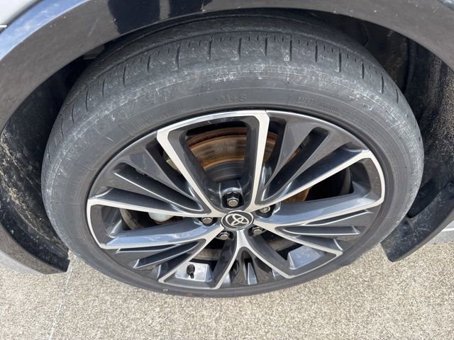 Used 2024 Toyota Prius XLE image 2