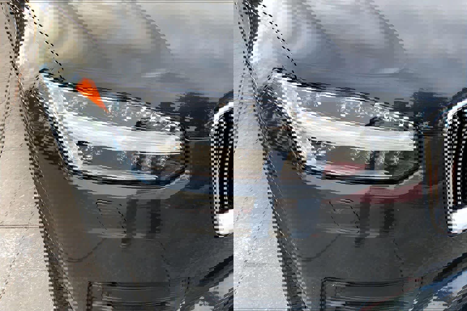 Used 2021 Volvo XC90 T5 Momentum w/ Protection Package Premier image 27