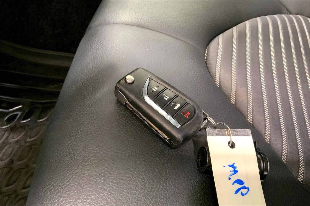 Used 2024 Toyota Camry SE FWD image 11