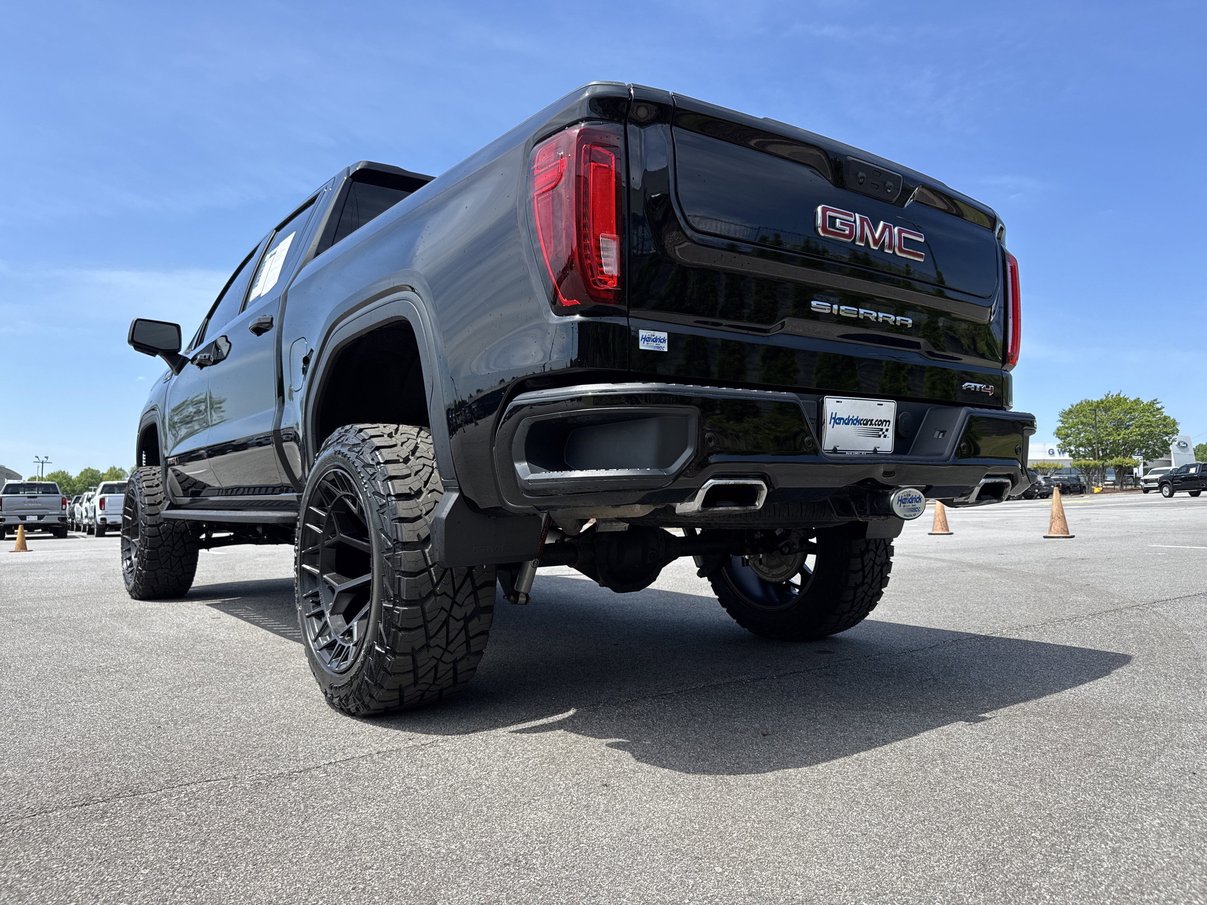 Used 2024 GMC Sierra 1500 AT4 w/ AT4 Premium Package image 8