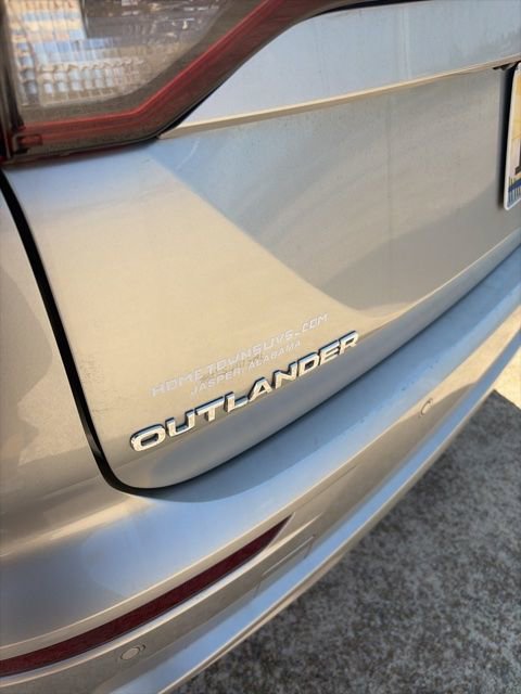 Used 2023 Mitsubishi Outlander SE image 11