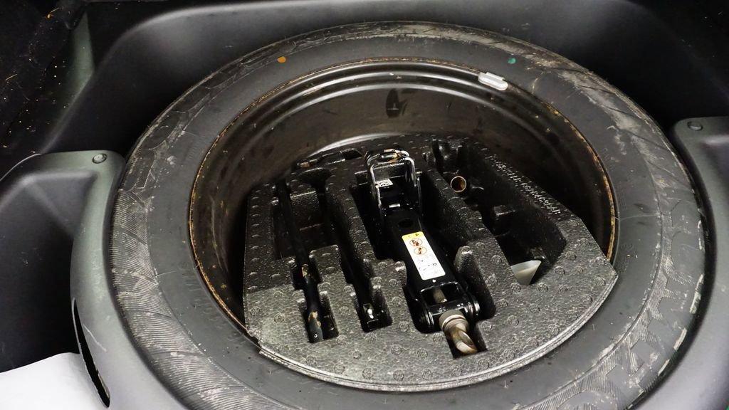 Certified 2017 Jeep Grand Cherokee Laredo w/ Quick Order Package 23E image 19