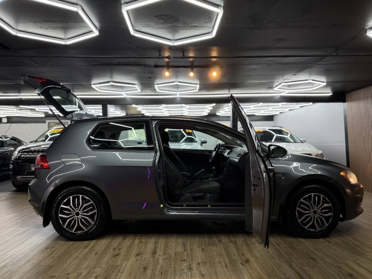 Used 2015 Volkswagen Golf S FWD image 14