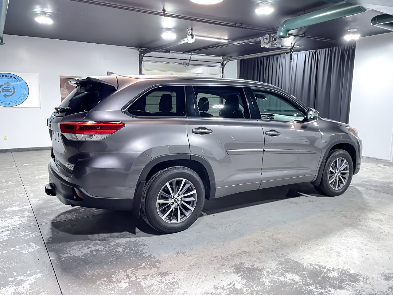 Used 2018 Toyota Highlander XLE image 8