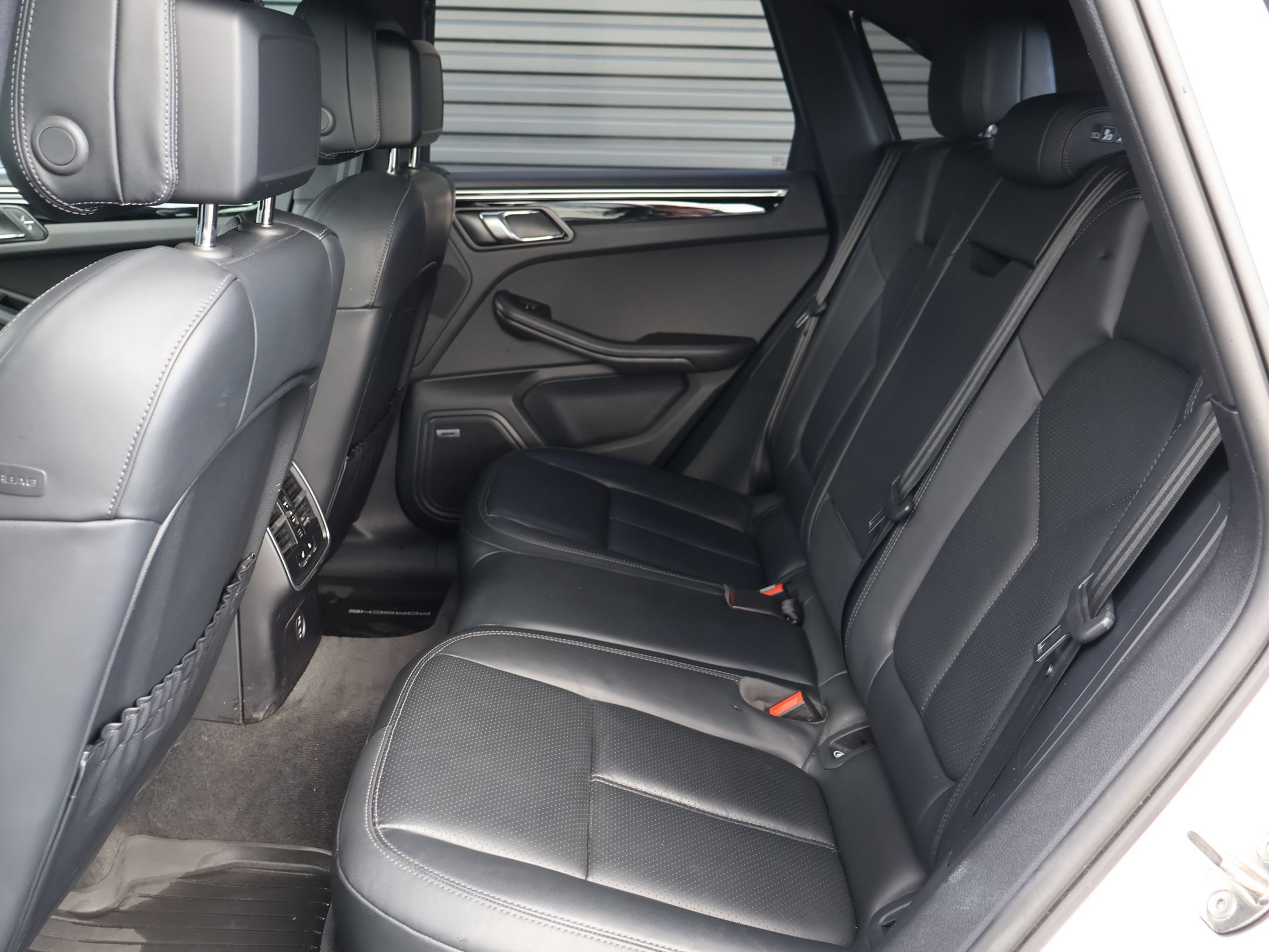 Used 2023 Porsche Macan AWD/4WD image 26