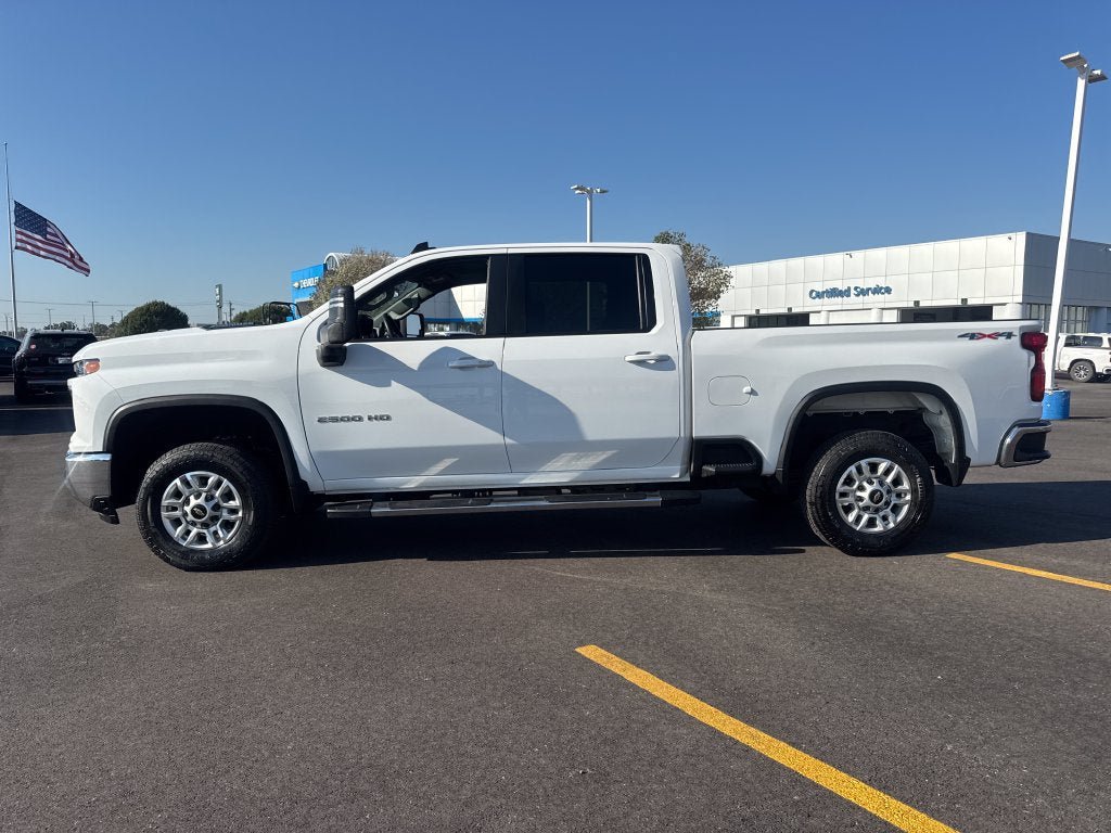 Used 2025 Chevrolet Silverado 2500 LT AWD/4WD image 3