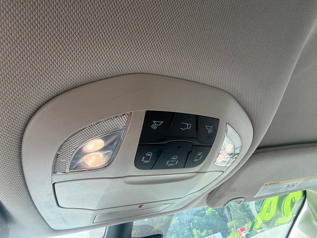 Used 2024 Chrysler Pacifica Touring-L FWD image 42