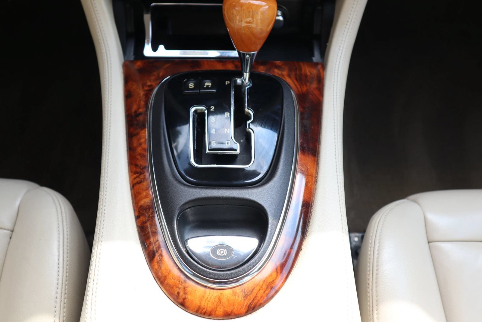 Used 2004 Jaguar XJ8 RWD image 22