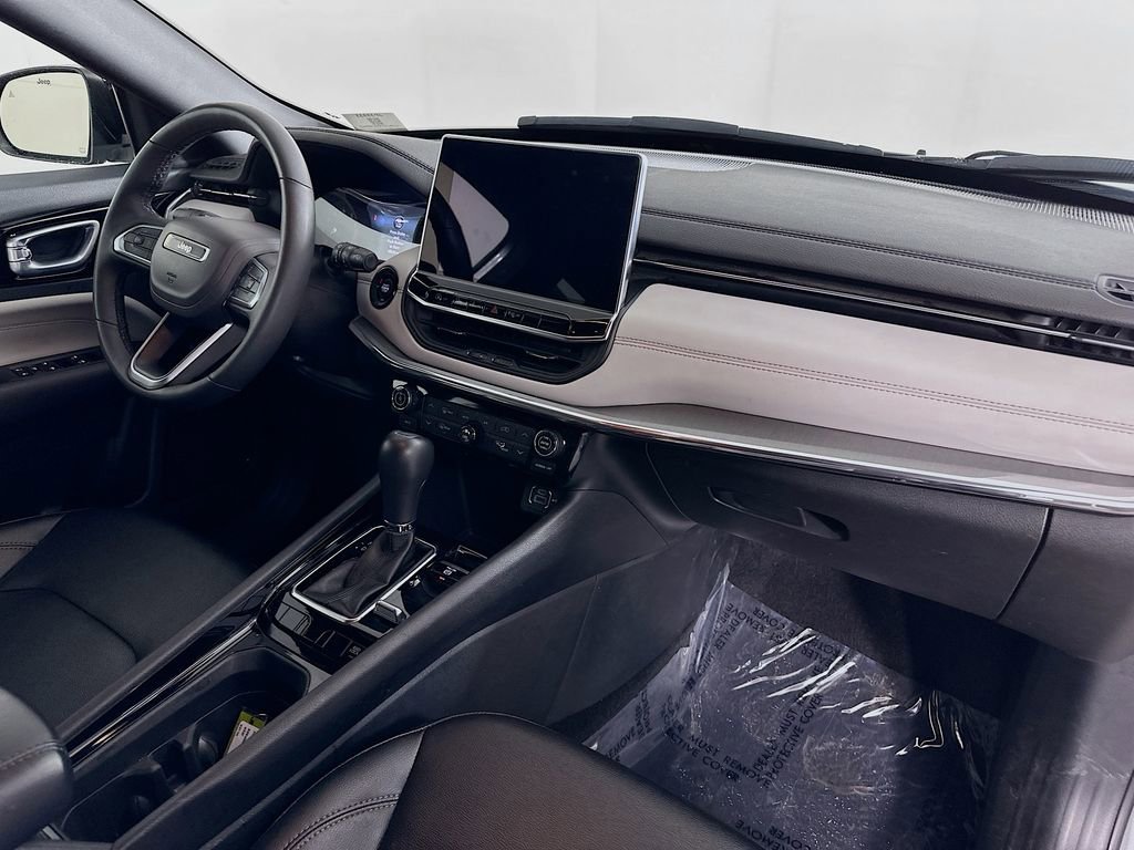 Certified 2024 Jeep Compass Limited image 38