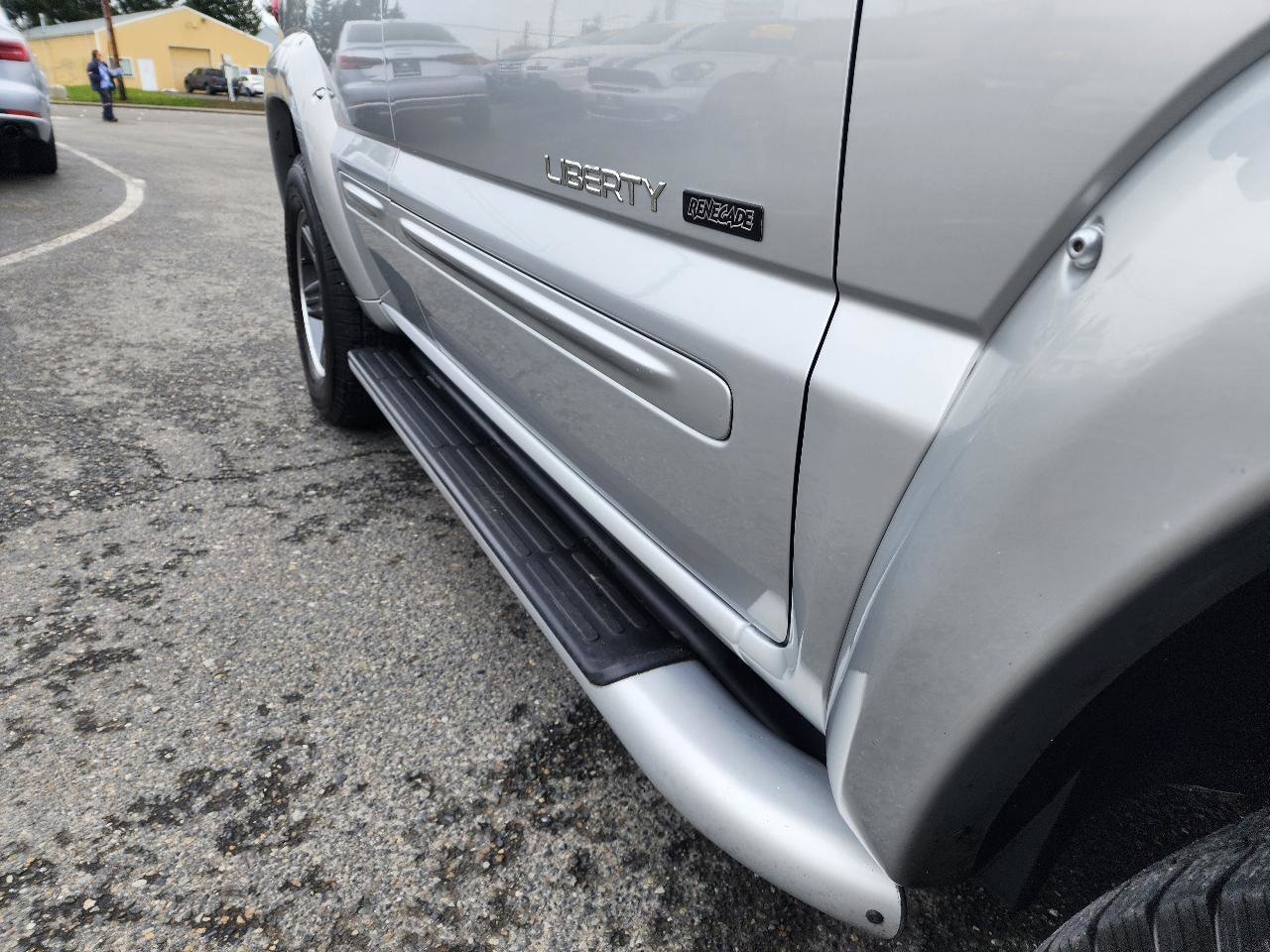Used 2003 Jeep Liberty Renegade image 27