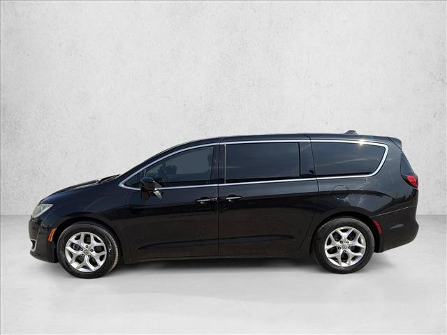 Used 2018 Chrysler Pacifica Touring Plus w/ Tire & Wheel Group FWD video 2