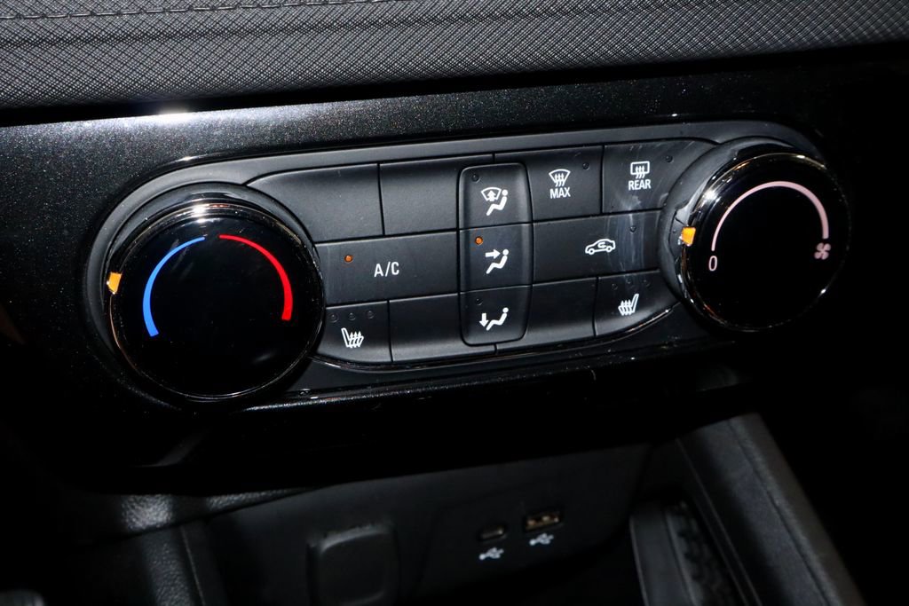 Used 2024 Chevrolet TrailBlazer LT w/ LT Cold Weather Package FWD image 31
