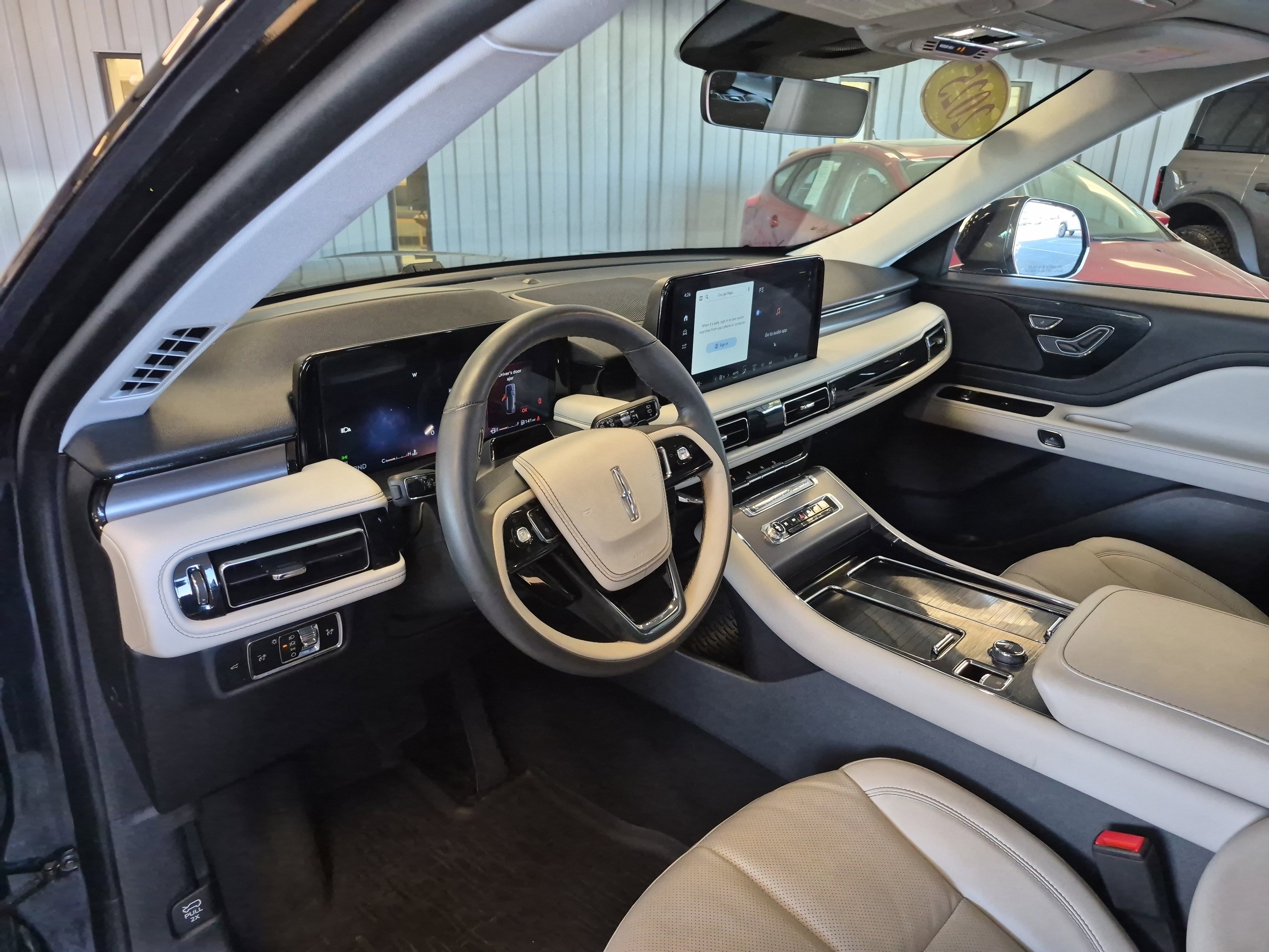 Used 2025 Lincoln Aviator AWD w/ Jet Appearance Package image 13