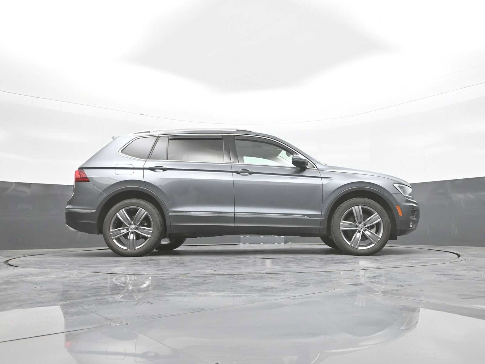 Used 2021 Volkswagen Tiguan SEL AWD/4WD image 44