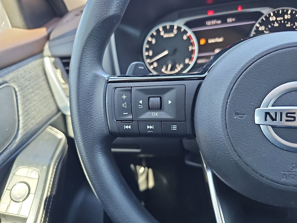 Used 2021 Nissan Rogue S image 22