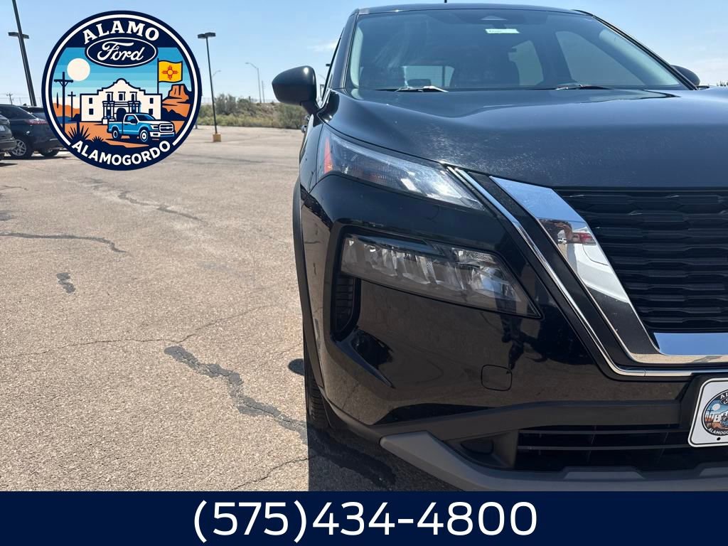 Used 2023 Nissan Rogue S image 21