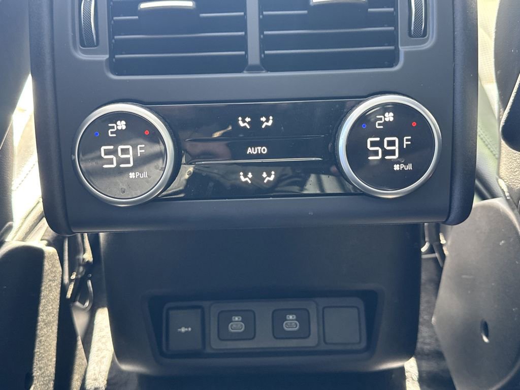 Used 2025 Land Rover Discovery S image 22