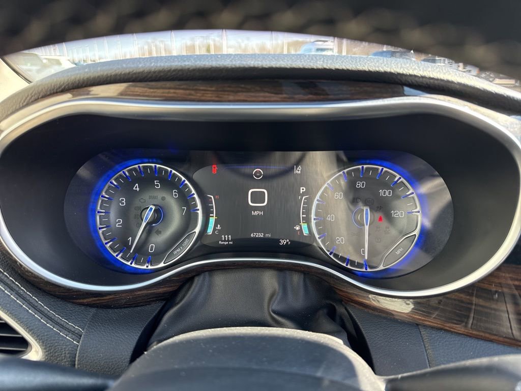 Used 2023 Chrysler Pacifica Limited image 21
