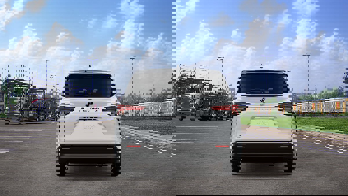 New 2026 Toyota Sienna LE image 8